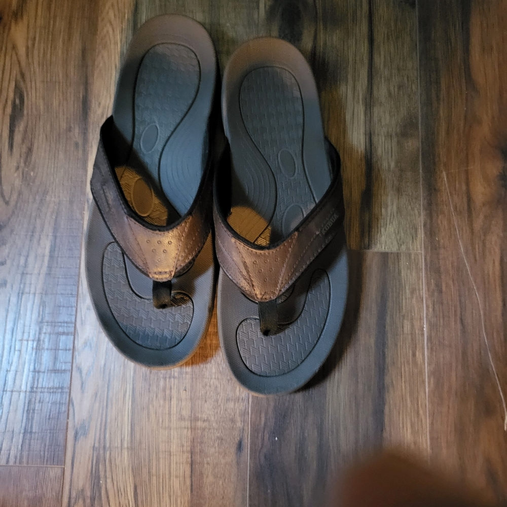 Sandals/Slippers - Picture 2 of 2